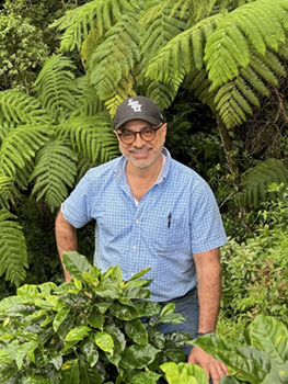 Owner Fransisco Guiterrez grew up on a coffee farm in Nicaragua before starting a career as a physician in NOLA. With Agua Fresca Coffee, he has returned to his family roots.